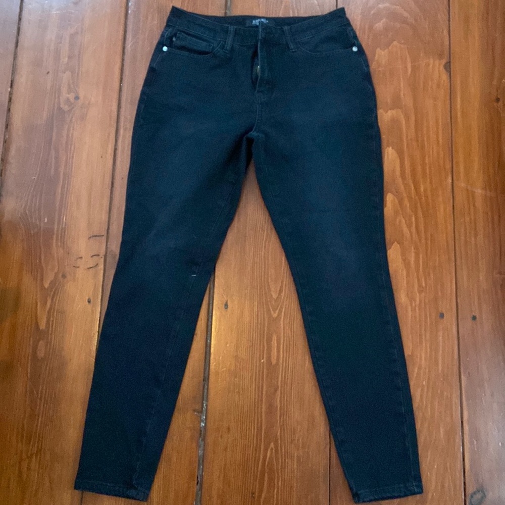 Judy Blue Jeans new without tags never worn.